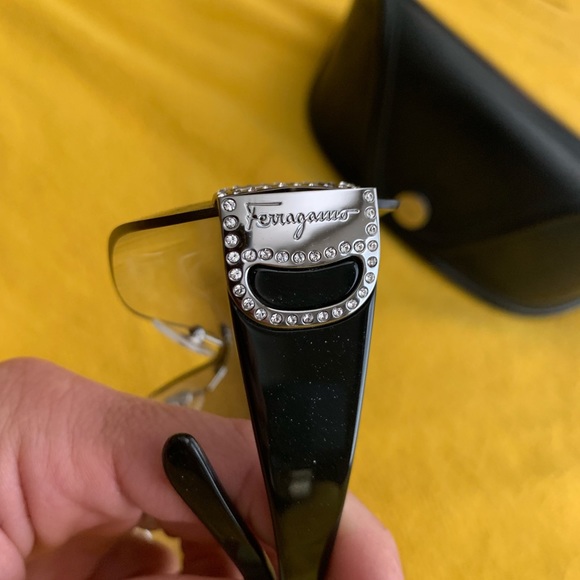 Auth. Salvatore Ferragamo sunglasses - Picture 2 of 6